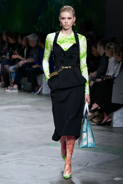 Look 28